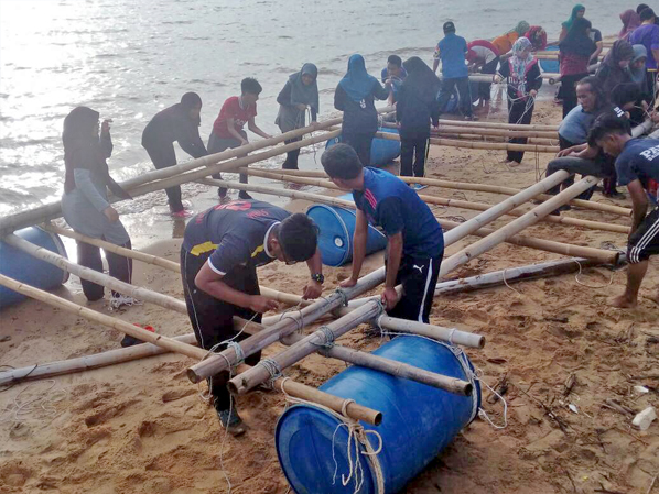 UTHM Architecture Student Activity for Fully Excellent Programme at Port Dickson, Negeri Sembilan
