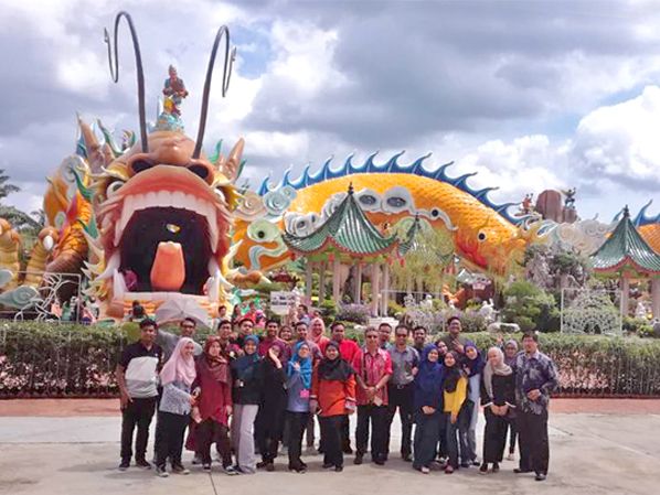 UTHM Architecture Student Activity for The Fortune Dragon Statue Trip at Yong Peng, Johor